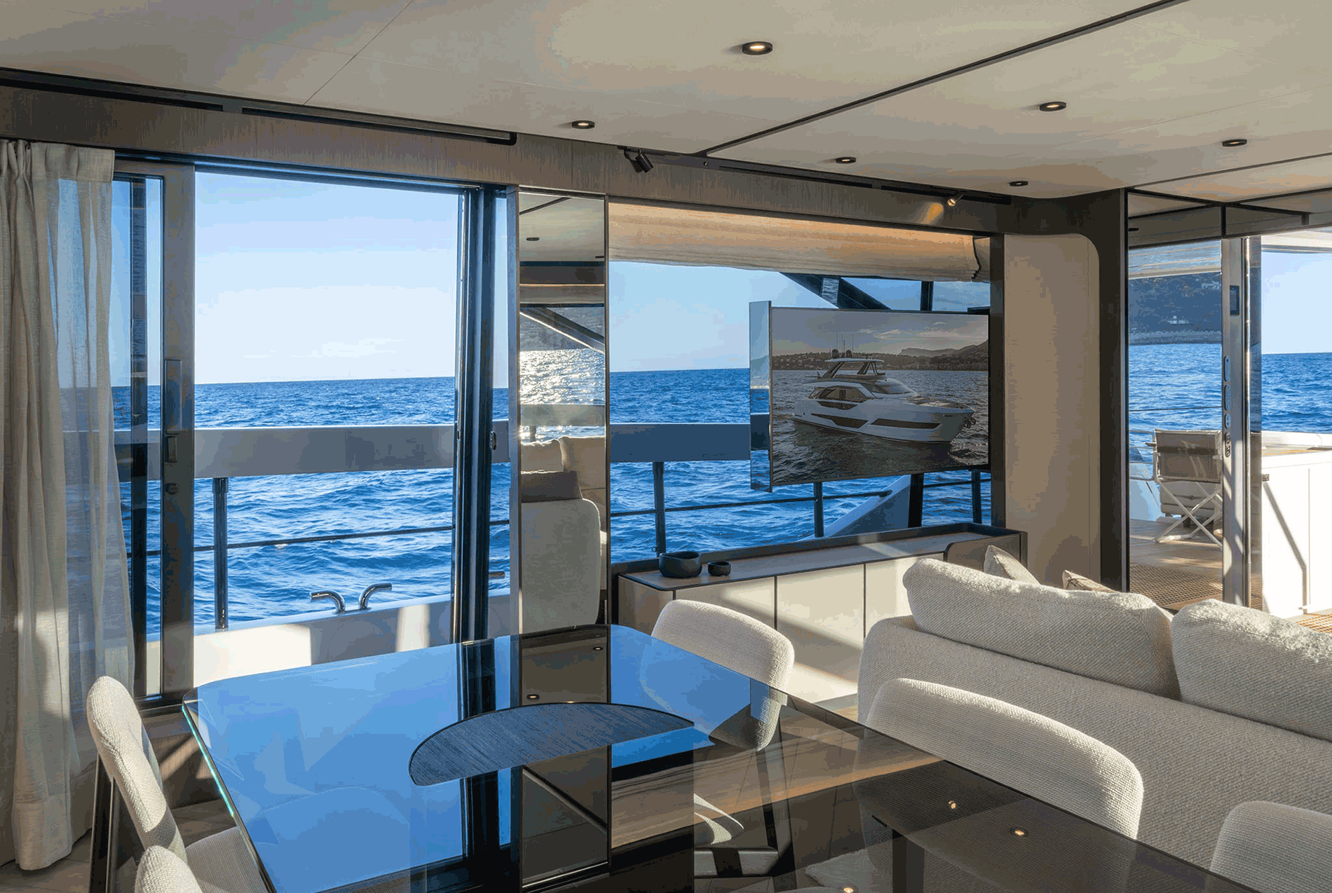 Ferretti Yachts 800 